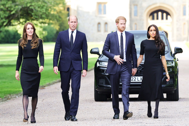 威廉、哈利兩對夫妻10日罕見在溫莎城堡合體，BBC分析，不可否認，當威廉成為英國王室王儲後，兄弟倆要走的道路已經截然不同。（圖／TPG、達志影像）
