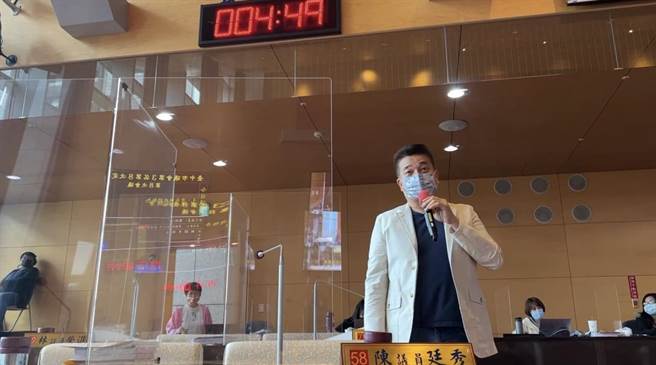 无党籍台中市议员陈廷秀指出，该名教师至今未认罪，台湾律法强调的是「无罪推论」，教育局的处理方式有些「操之过急」。(陈廷秀提供)