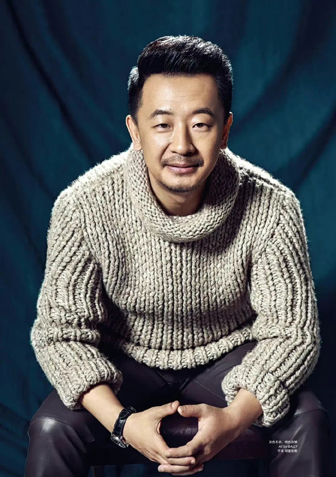 网友认为该位捏臀男星，应是2015年被抓到嫖娼的男星黄海波。(图/微博)