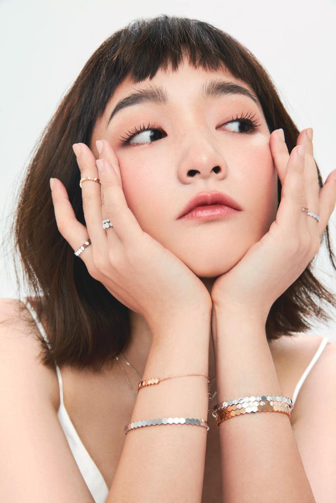 新生代演技派女神王淨配戴CHAUMET的Bee My Love系列珠寶。（CHAUMET提供）