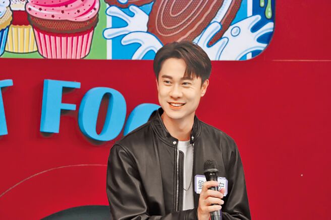 劉書宏在《小明星大跟班》中分享曾當街被警察臨檢的趣事。（中天綜合台提供）