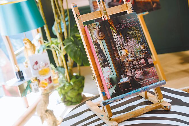 Sisley身为顶级保养品品牌，对推广美与艺术的运动自然不遗余力。新书首度公开创办人多纳诺伯爵夫人的居所与工作空间。（Sisley提供）