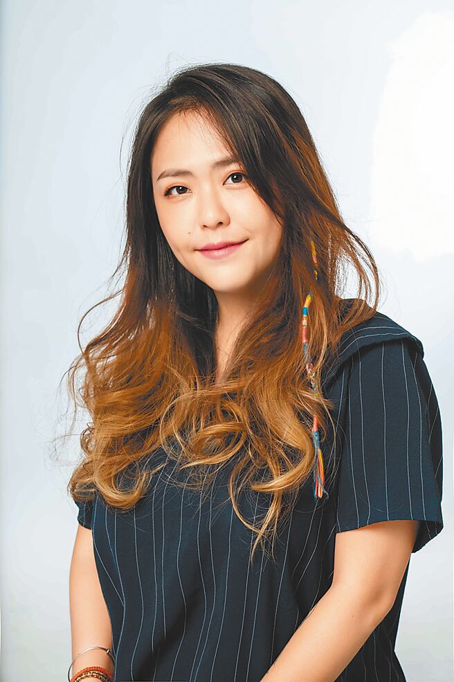 新一代Dyson Airwrap只要15分钟就能搞定卷髮造型。（石智中摄）