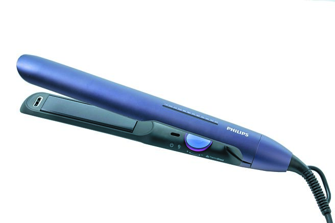 飞利浦温控护色水润直卷两用负离子美髮造型器BHS752，定价3288元。（石智中摄）