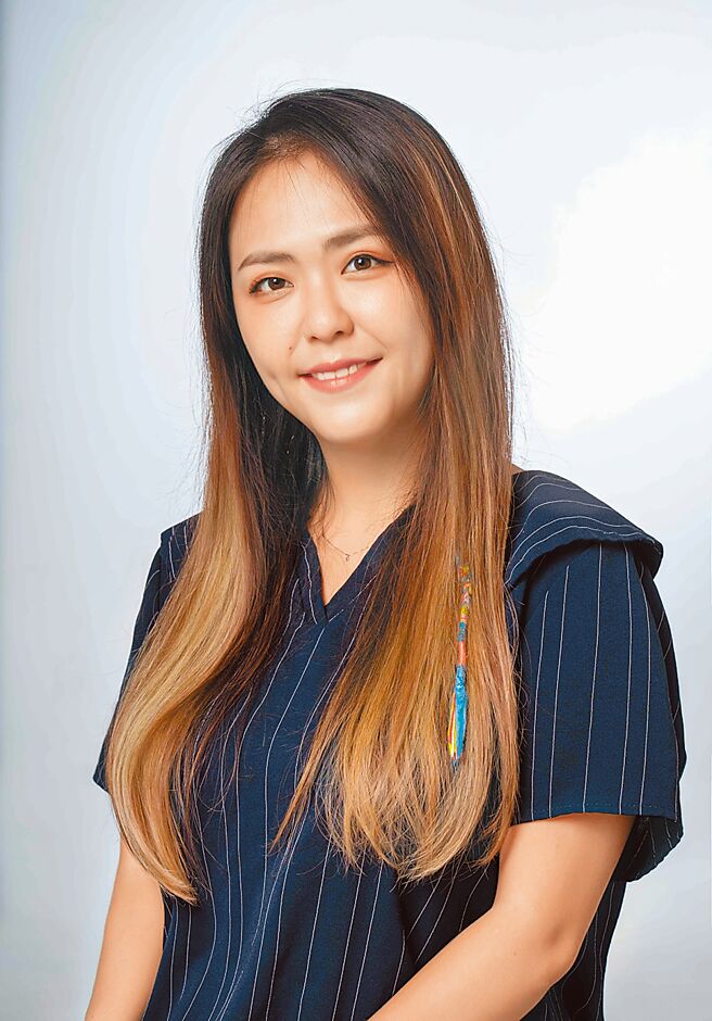 TYMO VOLUMIZER负离子热风梳，是早上快速整理头髮的好帮手。（石智中摄）