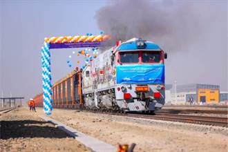 蒙古重載鐵路通車 從最大煤礦修到中蒙邊境