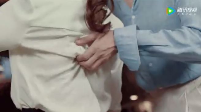 张翰新戏竟出现扯女演员内衣的画面。（图／腾讯视频）