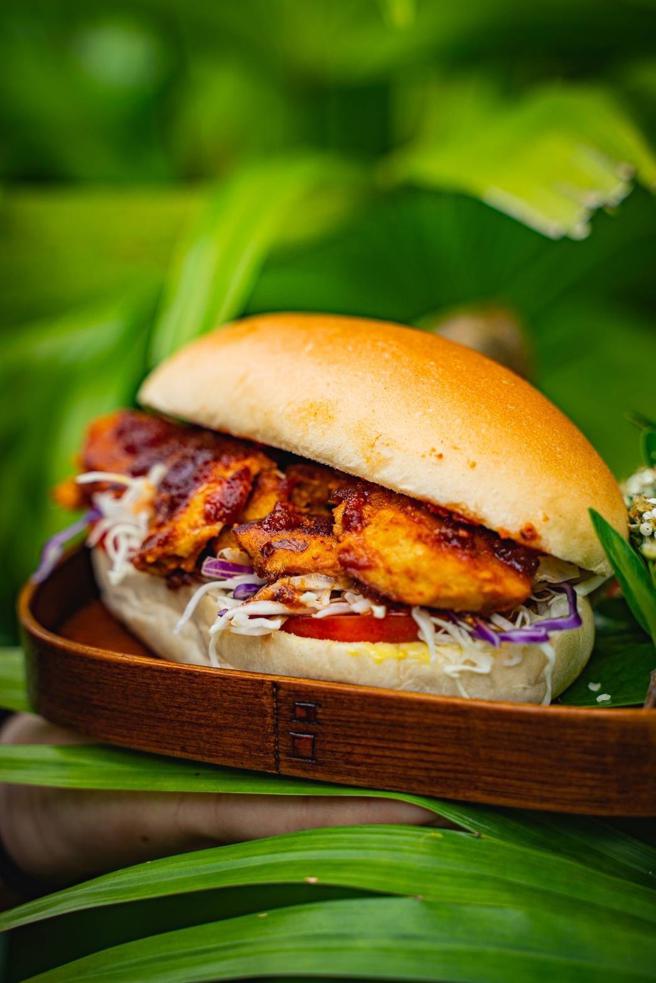 京站就在就在17-18日下午3点到晚上8点举行「京日最Chill好食光」活动，将有多家知名餐车快闪，The Green Move 绿霂蔬食专卖素食沙威玛，80元。（京站提供）