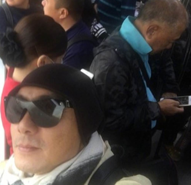 张卫健如今的人气，搭公车时都不会被认出。(图/张卫健 微博)