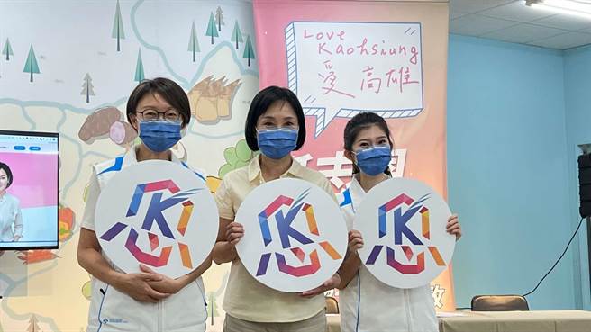国民党高雄市长参选人柯志恩（中）今（13）日举办 「3箭齐发，家族集结」发布记者会，宣布射出政见、社群、宣讲3箭。（柯宗纬摄）