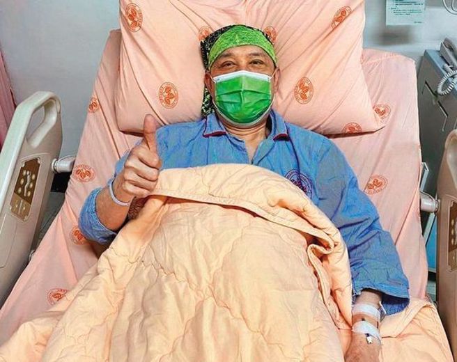 今年7月余天已经因为小中风，紧急到荣总治疗。(图/余祥铨 脸书)