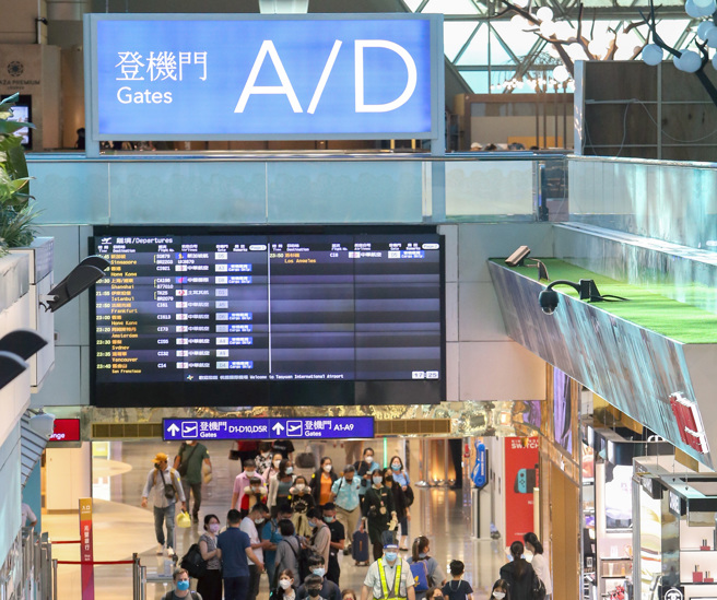 明起台人赴日可辦電子簽，引起民眾關心。圖為旅客前往登機的畫面。（本報系資料照）