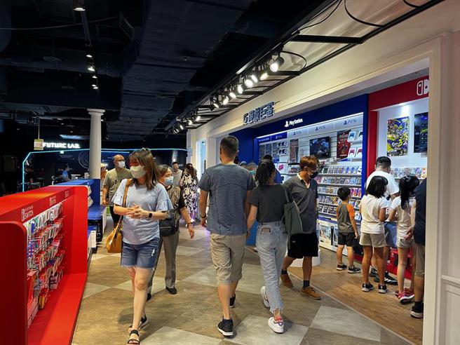 （大江新开动漫游戏专区吸人潮，接续还有檀岛、点点心港点进驻。图／大江购物中心提供）