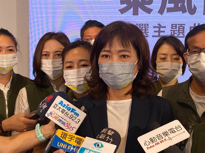 沈慧虹表示，高虹安应该对新竹市民说清楚，民眾党的政治价值是什么？是否就是和地方旧势力结盟、帮柯文哲选总统铺路。（陈育贤摄）