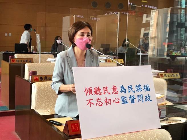 台中市议员黄馨慧市议员黄馨慧13日关心市政路及捷运蓝线建设为何还没开工。（黄馨慧办公室提供／张亦惠台中传真）