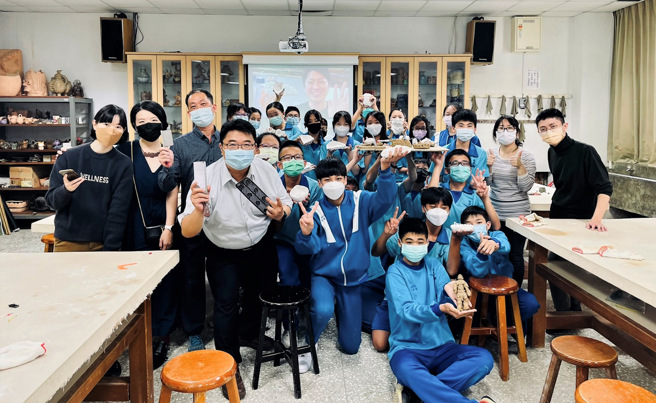 各校推动创客教育，鼓励师生察觉生活上问题，利用想像力激盪更多惊喜的创意火花。(照片/新北市教育局提供)