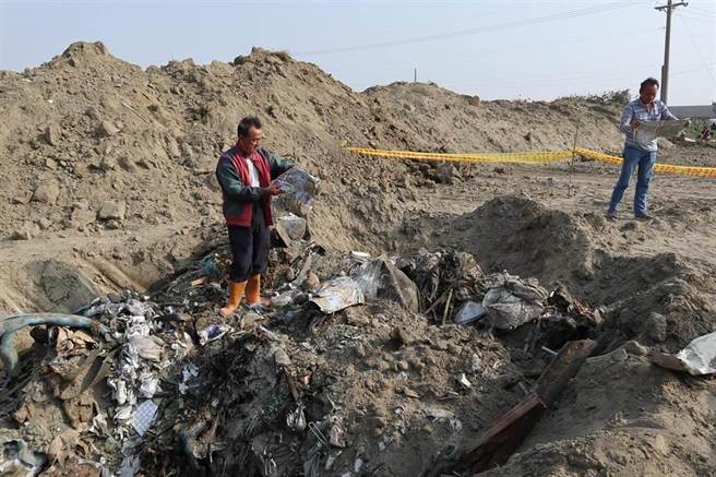 嘉義縣埤子頭滯洪池工地，去年初挖出大量廢棄物，目前全案檢警還在調查中。（本報資料照）