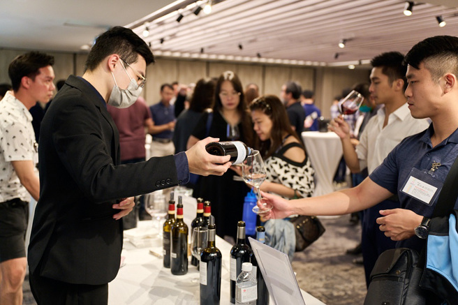 透过品饮2019年份的酒款，感受圣爱美浓的风土特色。(图／圣爱美浓级数酒庄联合会提供)