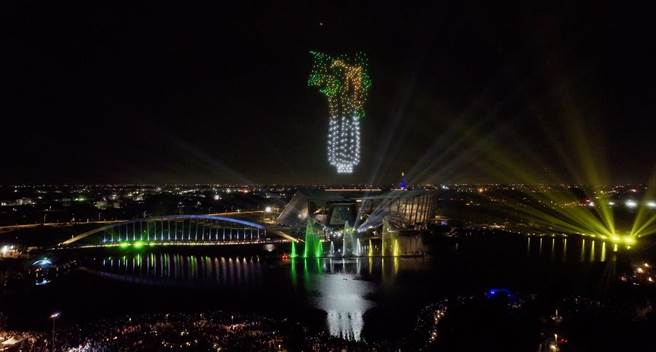 陈学圣今指故宫南院2020年花了2500万，飞了20分钟无人机，南院澄清是一场次经费约200万元。（故宫南院提供∕吕妍庭嘉义传真）