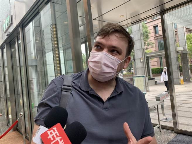 目前与家人住在台湾的英国人Michael Story。（杨孟立摄）