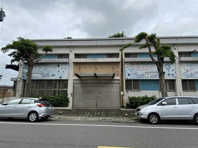 苑里镇立游泳池开放到9月底，苑里镇民凭身分证不用钱。（本报资料照片）