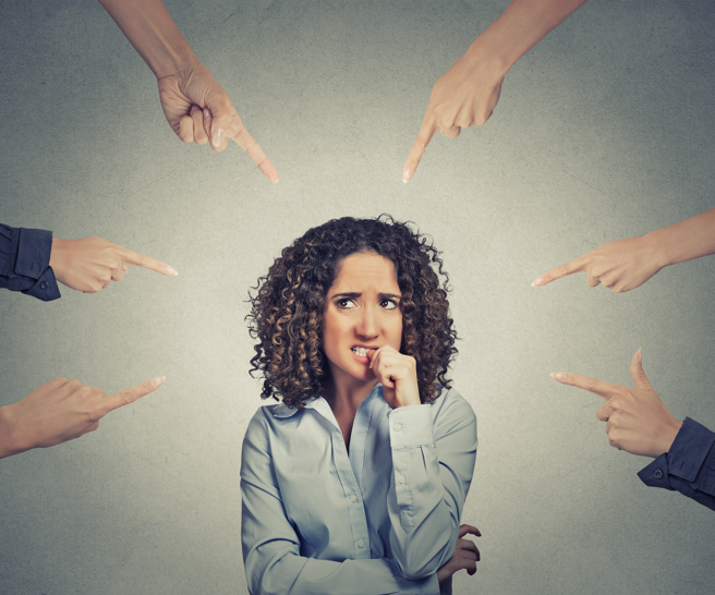 离婚后前夫猛交新欢放闪，她却惨遭前婆家肉搜限制。（示意图／Shutterstock）