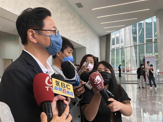 国民党桃园市长参选人张善政13日下午接受媒体联访。（张芷瑜摄）