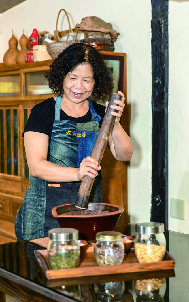 到大和擂茶舖体验正宗的客家擂茶与传统客家菜，感受店家浓浓人情味的招待。(图/花莲趣)
