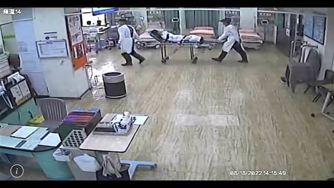 暑假期间，来自台中的18岁女游客在垦丁南湾玩水上摩托车时，惨遭高压水柱衝伤肛门，一度休克送医。（民眾提供／谢佳潾屏东传真）