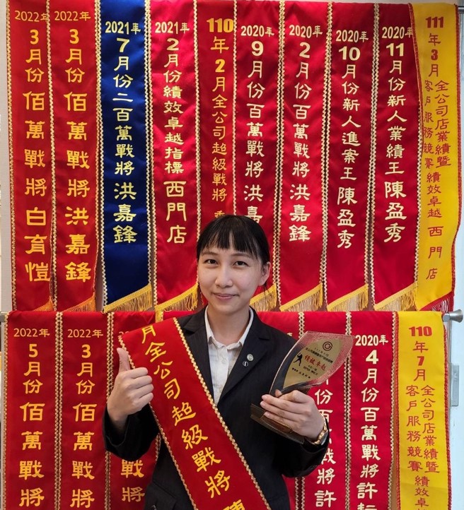 陈虹汶只花两年就从房仲素人升迁至业务襄理，平均月收入在7万以上，正以两百万年薪为目标迈进。(图/永庆房屋提供)