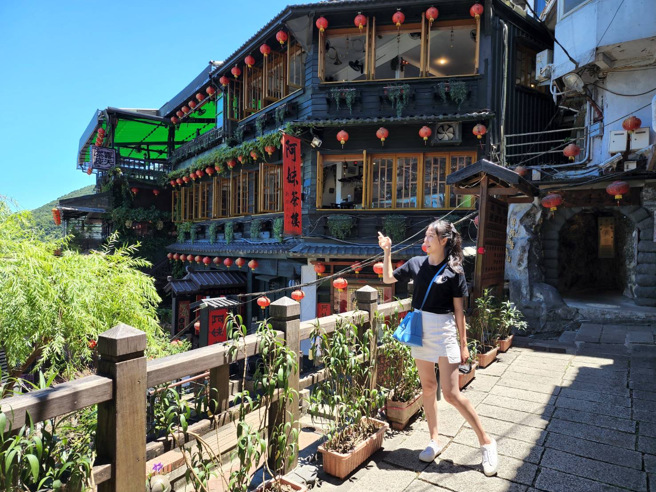 陈虹汶运用永庆的「弹性工作8小时」制度，每个月都能提早安排休假出游，为自己充电。(图/永庆房屋提供)