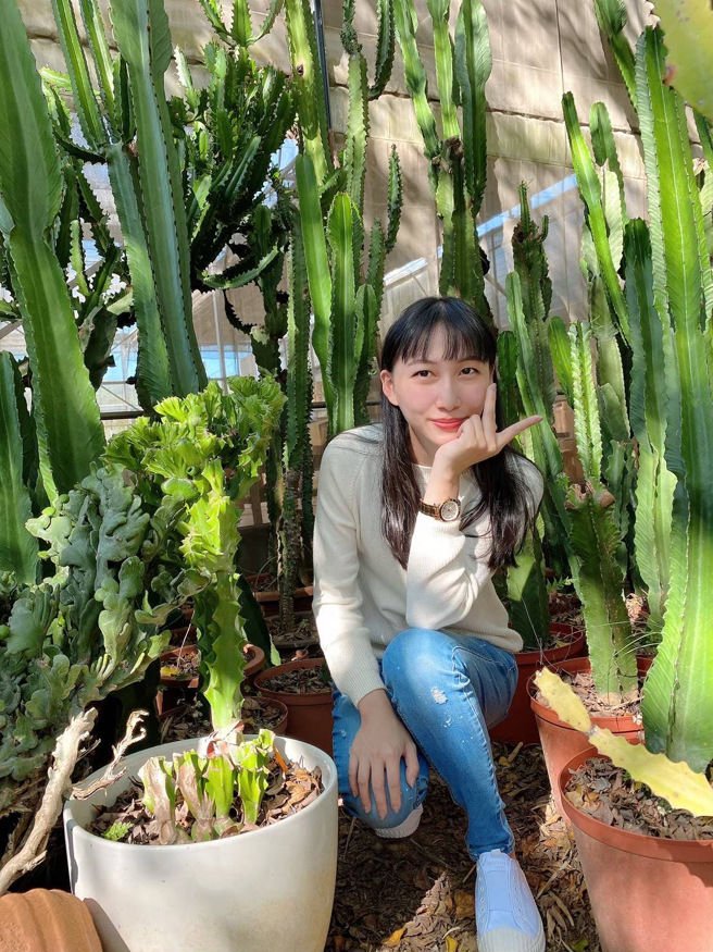 
今年28岁的永庆房屋经纪人陈虹汶，在入行第二年就成功晋升百万年薪一族，与转职前的餐饮服务工作「薪」境差异极大。(图/永庆房屋提供)(疫情前拍摄)