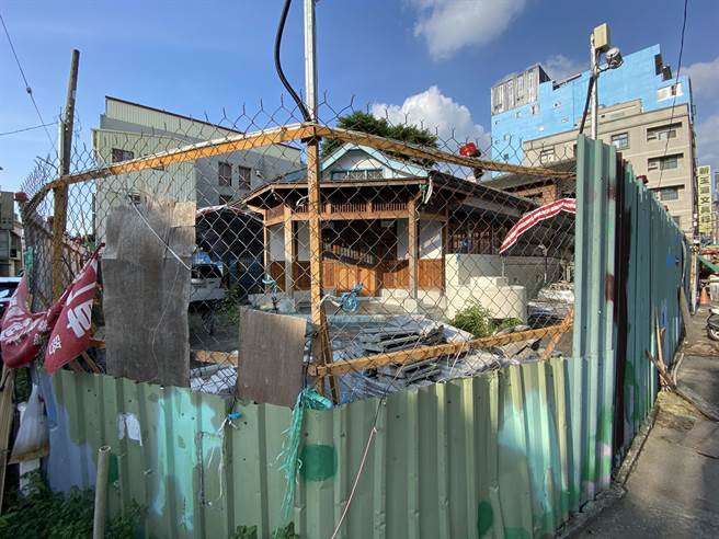 嘉义市警察局整修歷史建筑「东门派出所」仍在施工中。（廖素慧摄）