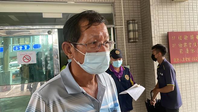 林父称不知儿子去试车，也提到儿子本身就有一台车，强调儿子18岁就开始开车、技术不错，怀疑车辆暴衝又天雨路滑酿祸。(蔡依珍摄)