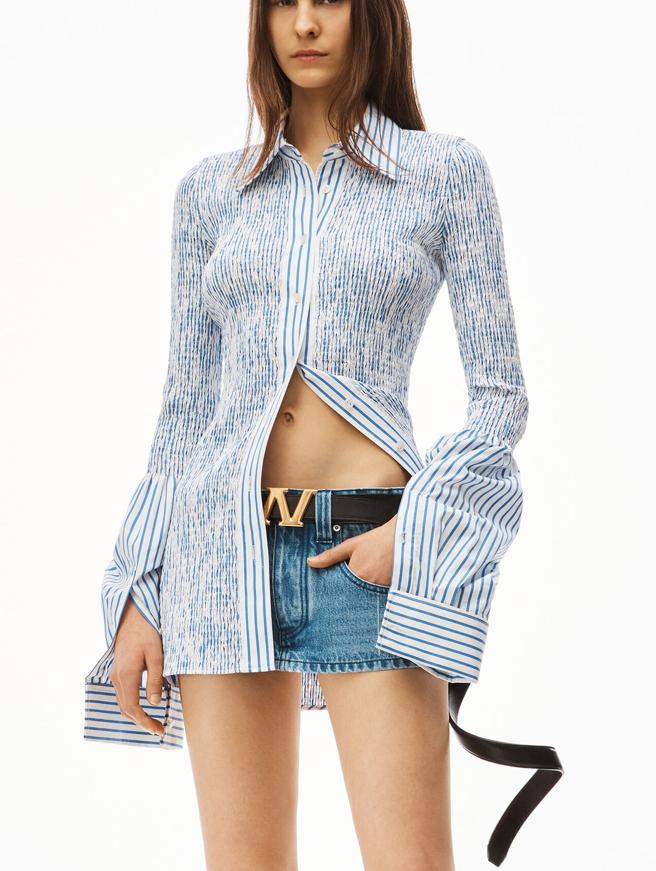 微风广场独家alexanderwang法国袖条纹衬衫，推荐价2万3800元。（微风提供）