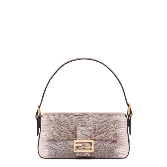 微风广场独家FENDI 蜥蜴皮Baguette 1997，推荐价19万5000元。（微风提供）