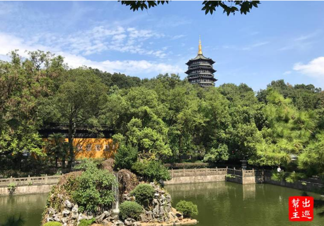 杭州西湖雷锋塔，放生池。（作者提供）