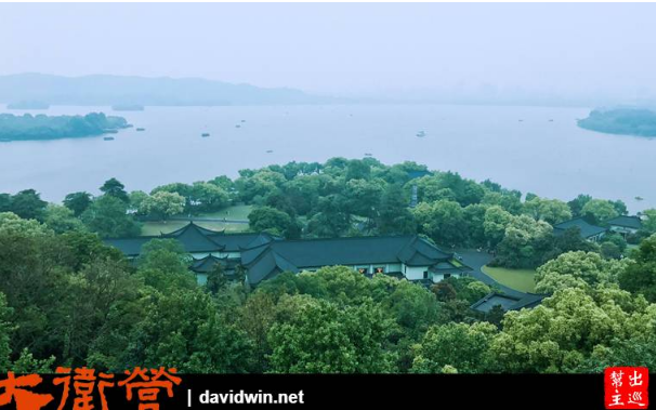 站在顶层远眺西湖，美感加倍。（作者提供）