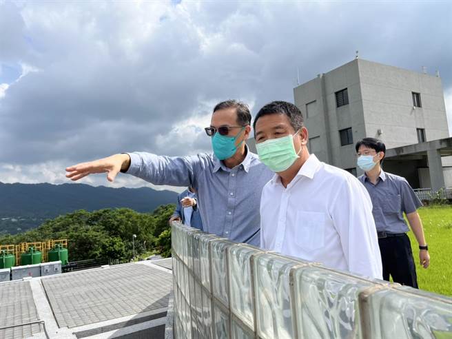 民进党提名苗栗县长参选人徐定祯13日赴铜锣科学园区参观，希望扩大苗栗科技园区规模。（徐定祯竞总提供／谢明俊苗栗传真）