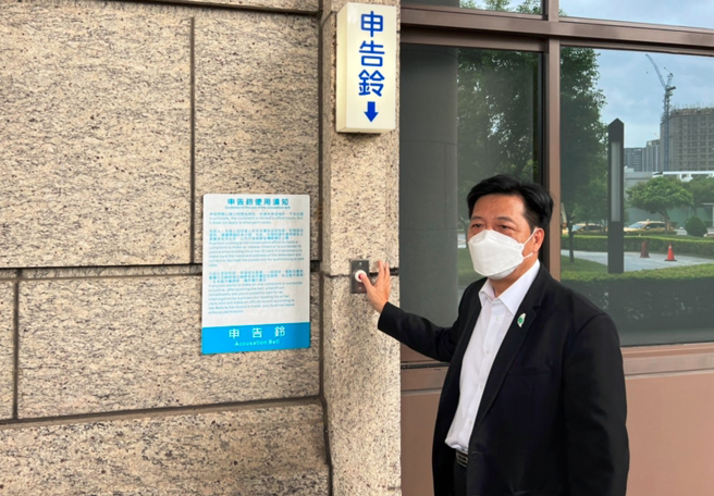 对于使出抹黑手法的媒体人，郑宝清日前不忍了按铃申告。（图／取自郑宝清脸书）