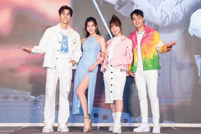 《台灣X檔案》演員張瀚元（左起）、林芷芸、王上菲、朱宇謀一同出席首映會。（中視提供）