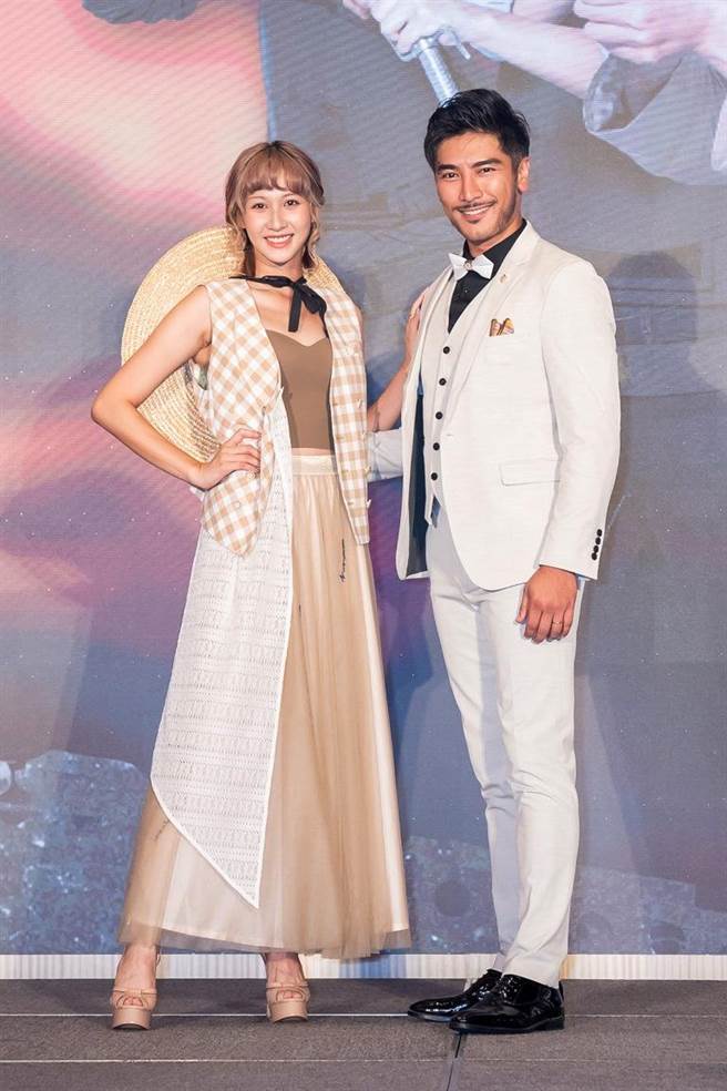 《台灣X檔案》演員鄭亞（左起）、羅平在劇中有不少對手戲。（中視提供）