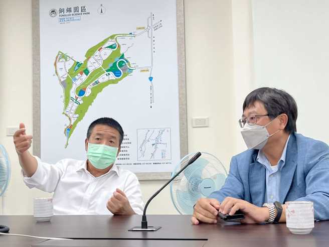 徐定祯(左)以持续提升苗栗科学园区产业为愿景，拜访竹科管理局请益。（图／取自徐定祯脸书）