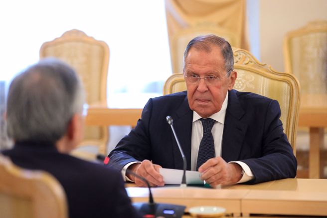俄羅斯外長拉夫羅夫（Sergei Lavrov），圖為泰國外交部長董恩出訪俄羅斯會晤拉夫羅夫。(圖/路透社) 
