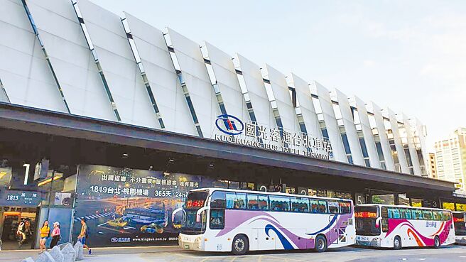 國民黨、民進黨基隆市長參選人謝國樑及蔡適應都認為，基北間國道客運的檢討與增設，都將有助於通勤民眾實質面對的各種問題。（國光客運提供／張志康基隆傳真）