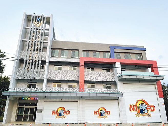 新北市议员苏泓钦指出，新北市消防服务人口比例偏低，第五大队服务比例仅有1比2165，呼吁消防局早日补足员额。（议员苏泓钦提供／蔡雯如新北传真）