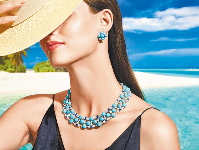 海瑞溫斯頓全新Majestic Escapes系列Turquoise Waters珠寶套組，以綠松石詮釋斐濟島碧海藍天之美。（Harry Winston提供）