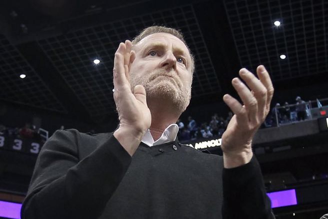 太阳老板萨沃尔遭受联盟处分，但成功保住球队。（美联社资料照）