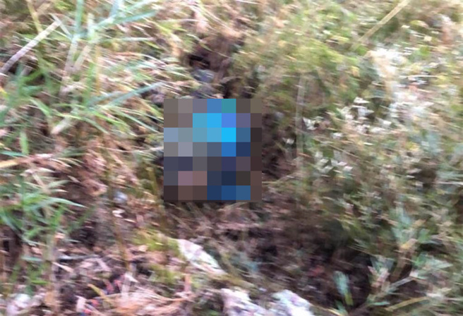 蕭添益與洪華駿攀登團隊，今天7時10分到達預定的垂降點開始垂降，7時45分找到陳伯均法官。（消防局提供）
