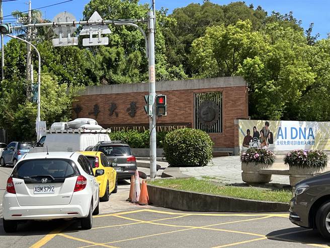 中華大學14日表示，學校在上周收到檢舉後，經2種電腦比對符合現有規範，但仍會組成審議委員會進行調查。資料照。（王惠慧攝）